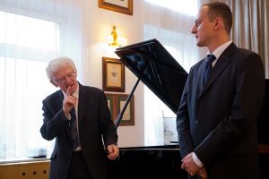 Concert-Lecture by prof. Andrzej Jasiński about the relationship of Chopin and Mozart. Music and Literature Club 23.08.2016. Prof. Andrzej Jasiński and the interpreter Dariusz Adamowski. Photo by Andrzej Solnica.